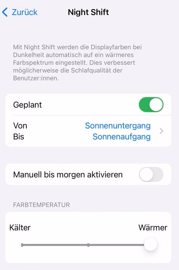 Screenshot der iPhone-Einstellung Night Shift mit Zeitplan von Sonnenuntergang bis Sonnenaufgang